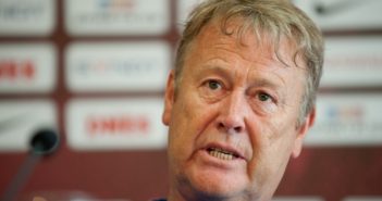 Hareide misser danskerbesøg pga. diskusprolaps